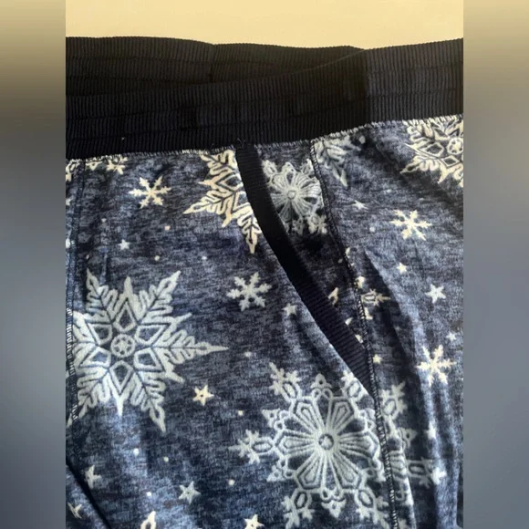 Nautica Cozy Silky Stretch Fleece 2 pc Long Sleeve Top and Pant Sleep Pajama Set - Picture 12 of 13